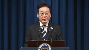 [속보] 이 대통령, '빛의 혁명' 1년 특별성명&hellip;"민주주의 회복력 세계 알려"