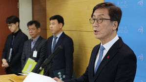 감사원장 대행 "정치감사 확인&hellip;전현희&middot;산업부 직원들에 사과"