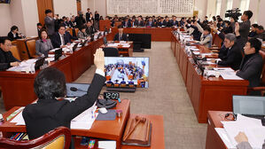 [속보] '재석 60명 미만 시 필버 중단' 법안, 법사위 여당 주도 통과