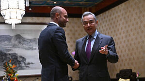 중국 왕이 "프랑스, 타이완 관련 중국 입장 지지 희망"