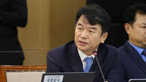 '인사청탁 논란' 여당 문진석 "입 열 개라도 할 말 없어" 사과