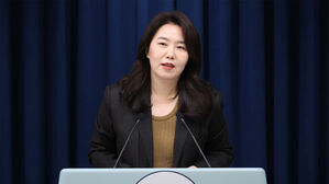 대통령실 대변인 "김남국, 비서실장이 '눈물 쏙 빠지게' 경고"