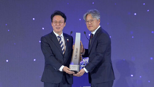 SM엔터, 1억불 수출의 탑…K-POP엔터 첫 수상