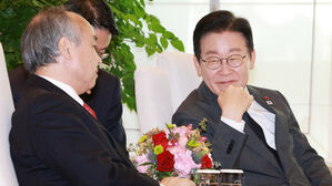 이 대통령, 손정의 만나 "모든 국민&middot;기업이 AI 활용하게 만들 것"