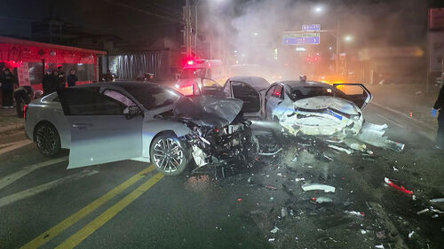 신호대기 하던 택시에 쾅…4중 추돌로 3명 부상