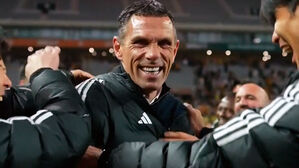 '더블 달성' 전북 포옛 감독, 1년 만에 사임