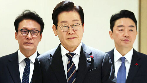 이 대통령 "종교 단체 연루 의혹, 여야 상관없이 엄정 수사하라"