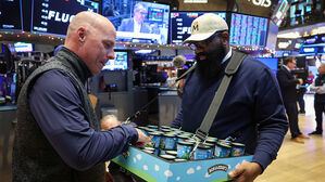 뉴욕증시, '깜짝 비둘기' 파월에 환호&hellip;강세 마감