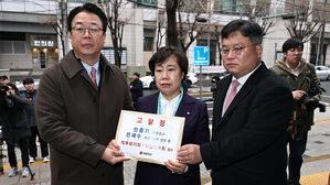 "통일교 게이트" 특검 압박&hellip;국힘, '전재수 사의'에 역공 고삐