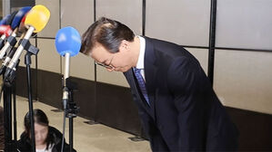 "불법 수수 없다"면서 사의&hellip;내각 첫 '낙마'