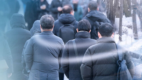 기온 뚝 영하권 추위…내일 중부 많은 눈