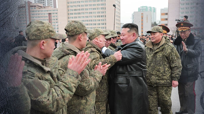 부상병들 안아주며 "목숨 바치는 건 영광"…음험한 속내