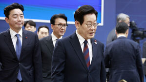 이 대통령, 민주당 창당 70주년에 "더욱 단단한 '원팀'으로 빛의 혁명 완수"