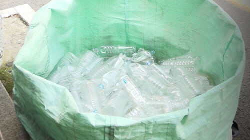 "페트병 라벨 애써 떼 버렸는데"…백지화 검토하는 이유