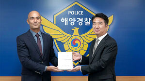 항공특송으로 밀수 '짝퉁' 4천 점 압수&hellip;명품브랜드, 해경에 감사