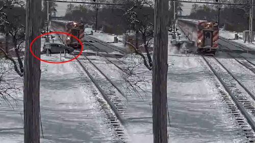 열차와 SUV 차량이 '쾅'…80세 운전자 극적 생존