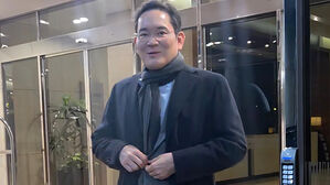 미국 출장 마친 이재용 회장 "열심히 일하고 왔다"