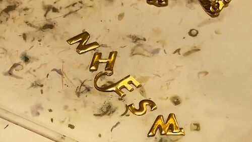 에어컨 로고 팔았더니 70만 원…"설마 우리 집도?"