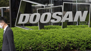 [속보] SK "SK실트론 지분 매각 우선협상대상자에 두산그룹"