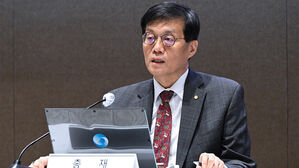 한은 총재 "환율 위기, 걱정 심해&hellip;물가&middot;양극화 위기"