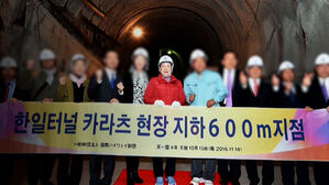 첫 삽 못 뜬 '해저터널'&hellip;"헌금 운동" 돈 모으는 통로였다