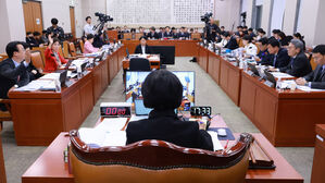 '허위조작정보근절법' 국회 법사위 통과&hellip;국힘 퇴장