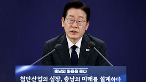 이 대통령, 검찰 업무보고..'대북정책 갈등설' 외교&middot;통일부도