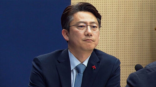 생중계 업무보고 연일 화제…후폭풍도 거세