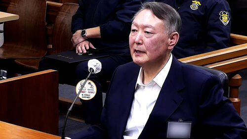 "참 미안…밤늦게까지 기도" 윤의 사과 향한 곳