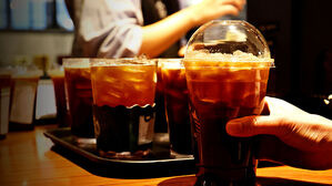 커피 한 잔에 200원 더?&hellip;'컵값 따로' 정책이 남긴 질문들 [취재파일]