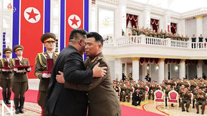 [한반도 포커스] 공연장에 증강된 김정은의 경호원들&hellip;군인들도 못 믿나