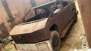 도로 위 뻘겋게 녹슨 사이버트럭?&hellip;알고 보니