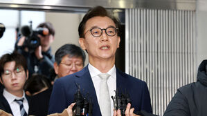 '통일교 의혹' 전재수 경찰 출석 "불법 금품수수 결단코 없어"