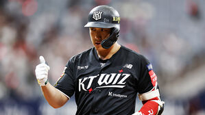 황재균, 20년 프로 생활 마감&hellip;"행복한 야구 선수였다"