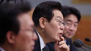 이 대통령 "우리나라 생리대가 그렇게 비싸다고"&hellip;공정위에 조사 요구