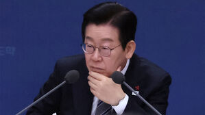 이 대통령 "금융사, 정부가 가만 놔두니 부패한 '이너서클' 생겨"