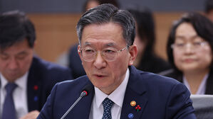 정성호 "검찰 개혁 순조롭게 추진&hellip;검사 공익적 역할 확대"