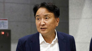 뇌물 수수 혐의 김영환 충북지사, 두번째 경찰 출석 조사