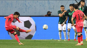 손흥민, 3년 연속 'KFA 올해의 골'&hellip;11월 볼리비아전 프리킥 득점