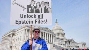 미 법무부, 엡스타인 공개 파일서 지웠던 트럼프 사진 복원