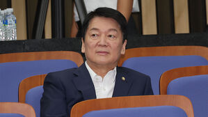 경찰, '이 대통령 흉기 피습 비하 논란' 안철수 불송치