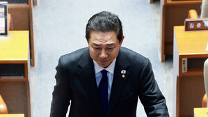 지역구 의원은 지방 '영주'?&hellip;"암암리에 뒷돈&middot;갑질" 주장도