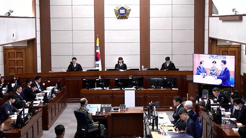 피고인석에 나란히…반성 없는 증언들