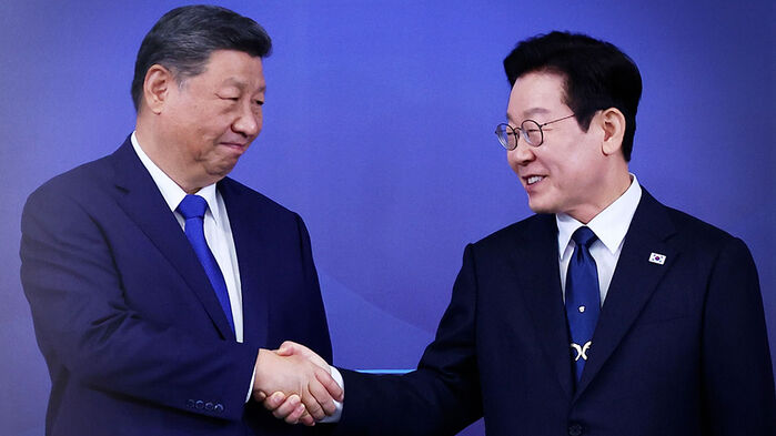 이 대통령, 시진핑과 정상회담 시작&hellip;경제협력&middot;비핵화 논의 주목