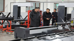 김정은, 전술유도무기 공장서 "생산능력 2.5배 확대"