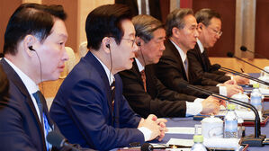 이 대통령 "벽란도 정신 주목&hellip;제조업 협력 강화 주문"