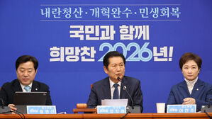 민주, '종합&middot;통일교 특검' 법사위 순연&hellip;이 대통령 방중 고려한 듯