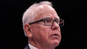 월즈, 트럼프의 '전방위 수사'에 미네소타 주지사 3선 포기