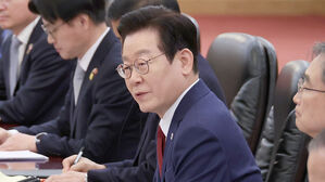 이 대통령, 중국 '2인자' 리창 총리 면담&hellip;한중 협력 확대 논의