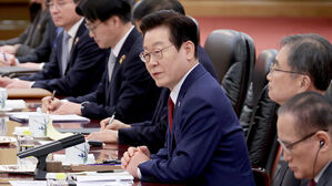 이 대통령, 중 '2인자' 리창 총리 면담&hellip;한중 협력 확대 논의